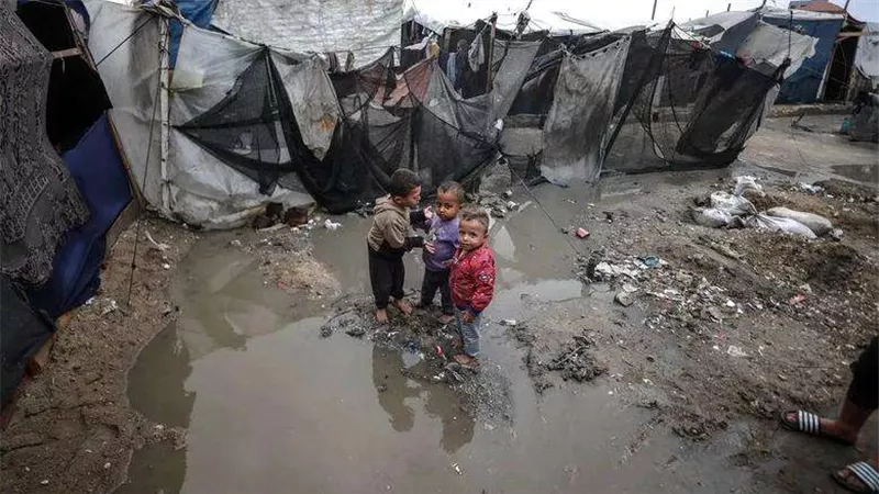 إعلام فلسطيني: الجيش الإسرائيلي يعمل على تقسيم قطاع غزة وضم الأراضي