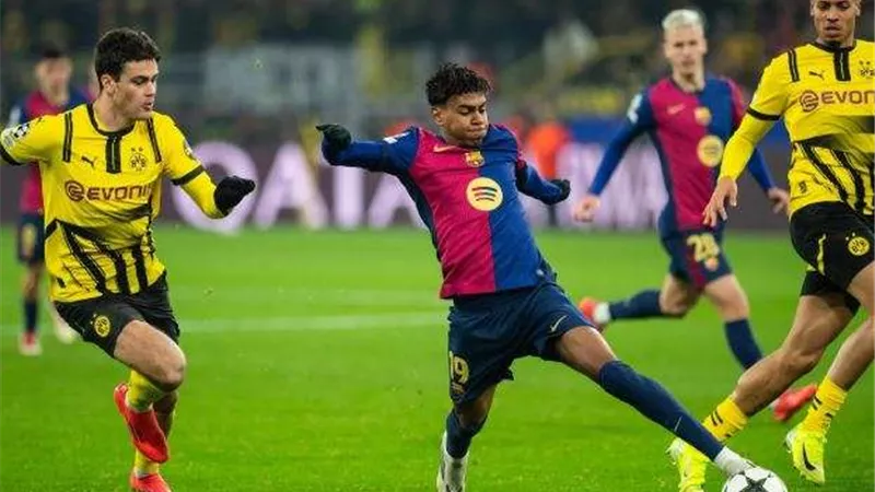 قبل مواجهة الليلة بدوري الأبطال.. بوروسيا دورتموند يبحث عن فوزه الأول على حساب برشلونة