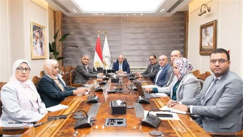 وزير الري يتابع جهود حماية وتطوير نهر النيل وإزالة التعديات