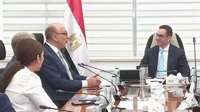 الخطيب يستعرض مع إنتلسيا آفاق الاستثمار في مصر