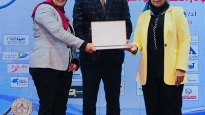 تكريم الإعلامي أحمد دياب بملتقى التوظيف الرابع بالمعهد العالي للإعلام بالشروق