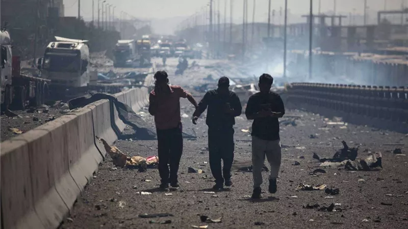 بالتفاصيل.. ملابسات انفجار ميناء الشهيد رجائي بإيران ومصرع 5 وإصابة 700