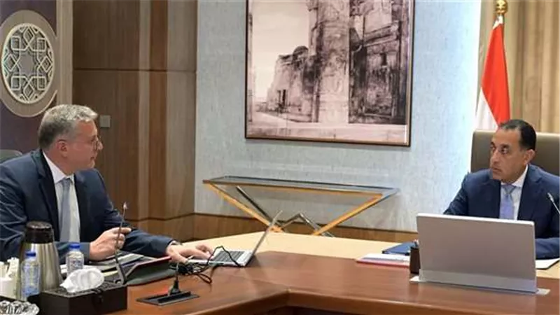 رئيس الوزراء يتابع ملفات الطاقة مع وزير البترول ويؤكد استمرار تطوير القطاع وزيادة الاستثمارات