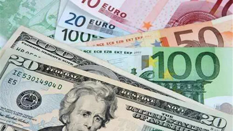 الدولار يتمايل بين الاستقرار والانخفاض الطفيف أمام الجنيه المصري.. تعرف على الأسعار بالبنوك اليوم