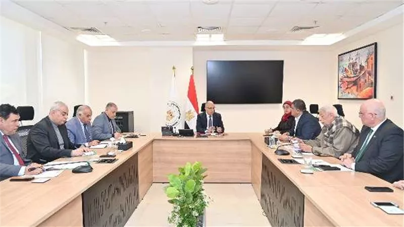 وزير الري يتابع آخر تطورات مشروع 
