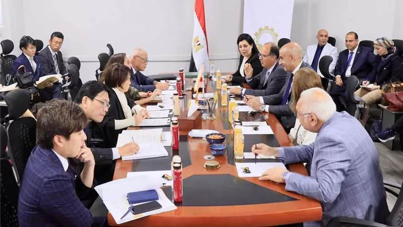 وزير التعليم ونظيرته اليابانية يتفقدان مدرسة السويدي الدولية للتكنولوجيا