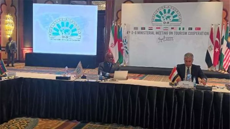 وزير السياحة يؤكد أهمية التدريب واستخدام الذكاء الاصطناعي في الترويج السياحي