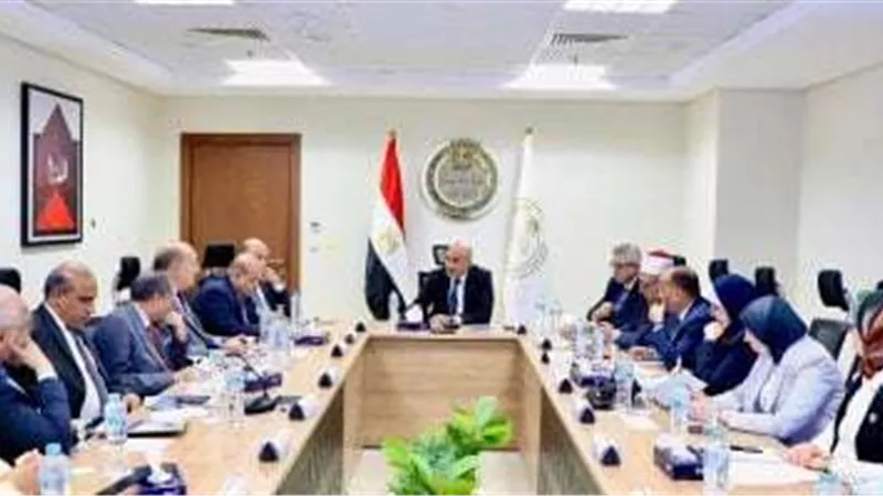 محافظ الدقهلية يوجه مشرفي بعثة حج الجمعيات الأهلية لخدمة الحجاج والدعاء لمصر