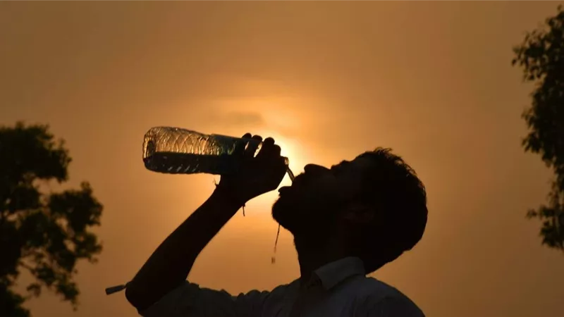 بعد تحذير الأرصاد.. نصائح للتعامل مع موجة الحر