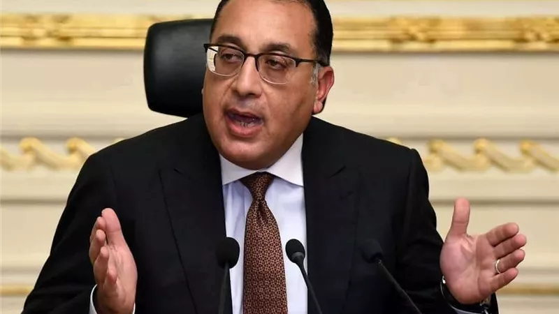مدبولي يفتتح مشروعات جديدة بالعين السخنة ويطلع على خطة تطوير ميناء غرب بورسعيد