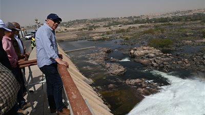 وزير الري في جولة ميدانية بالسويس لمتابعة استعدادات موسم الصيف