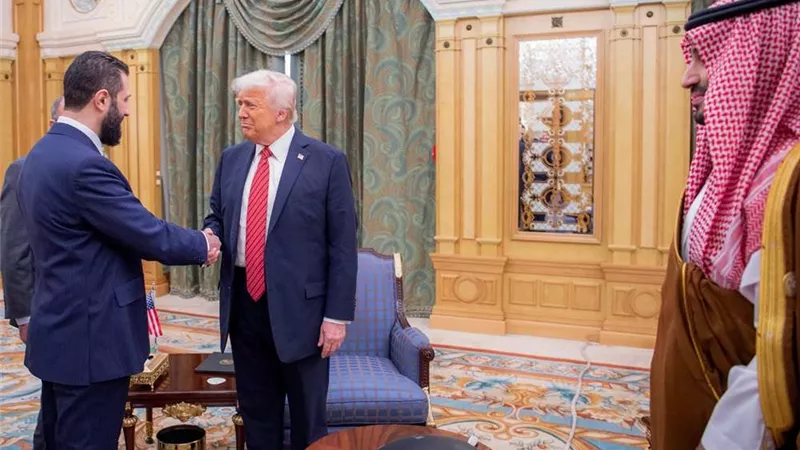 لقاء تاريخي في الرياض.. ترامب يجتمع بأحمد الشرع وسط ترقُّب إقليمي