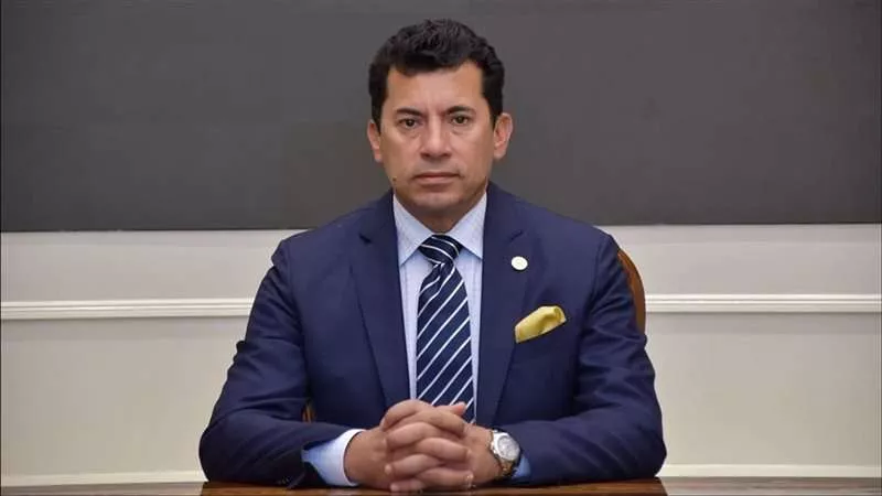 أشرف صبحي يتواصل مع حسام البدري وكهربا للاطمئنان على سلامة البعثة المصرية في ليبيا