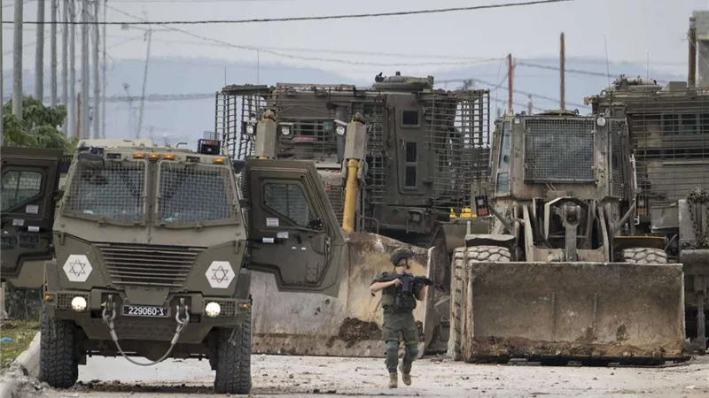 قوات الاحتــلال تدفع 300 ألف فلسطيني إلى النزوح القسري من شمال قطاع غزة
