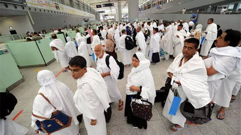 بدء أولى رحلات حجاج الجمعيات الأهلية إلى الأراضي المقدسة