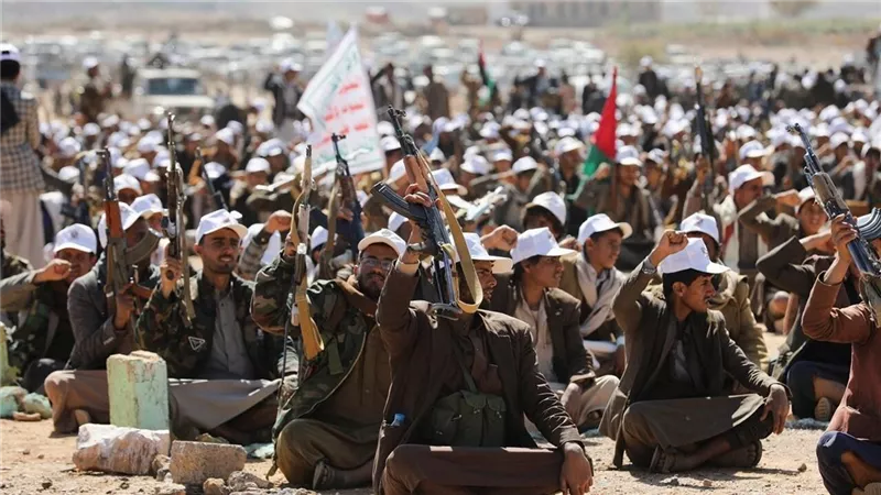 نائب التوجيه المعنوي بمحور تعز: مواجهات عنيفة بين التحالف والحوثيين بمحيط المدينة