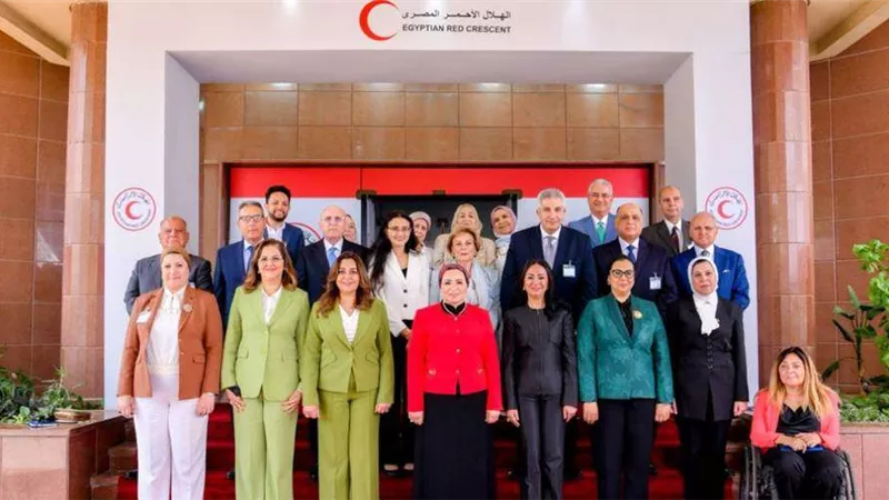 قرينة رئيس الجمهورية تشارك في فعاليات اليوم العالمي للصليب الأحمر والهلال الأحمر