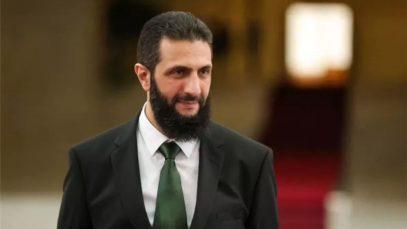 ترامب يرفع العقوبات عن سوريا ويلتقي أحمد الشرع غدًا في الرياض