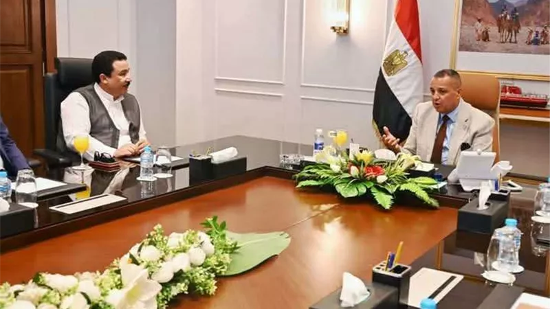محافظ جنوب سيناء يلتقي وفد 