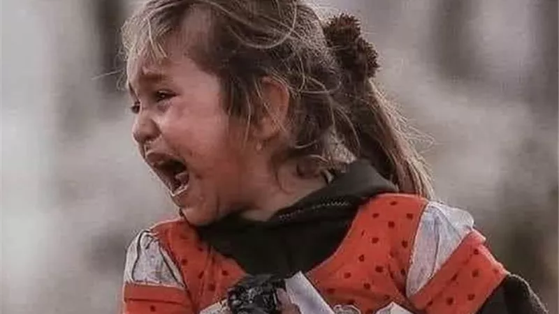 غزة تصرخ.. قصف إسرائيلي يستهدف مستشفى العودة بمخيم جباليا
