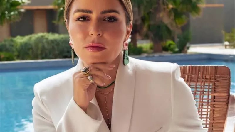 تفاصيل اتهام فنانة دنماركية لـ مها الصغير بسرقة لوحتها 