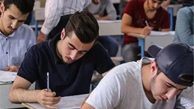 تداول امتحان اللغه الإنجليزية لطلاب الصف الثاني الثانوي بالإسكندرية