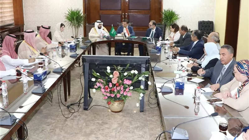 وزير الزراعة يعقد اجتماعًا مع رئيس هيئة الغذاء والدواء السعودية