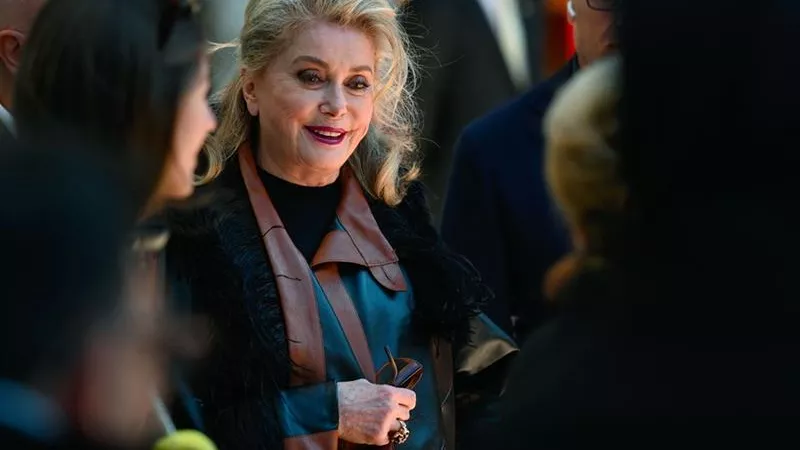 الممثلة الفرنسية كاترين دينوف تنضم لـ900 شخصية سينمائية تدين الإبادة الجماعية