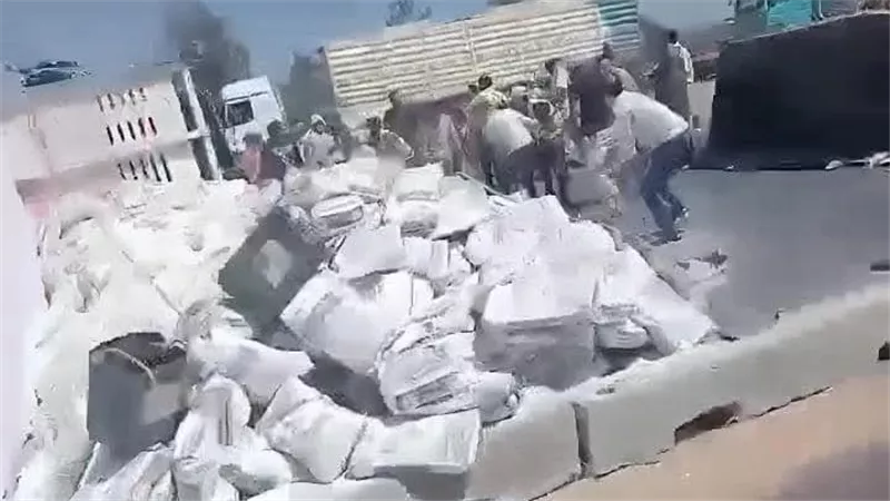 طريق المنوفية الإقليمي «الموت السريع».. ومواطنون: النقل الثقيل بطل الحكاية (خاص)