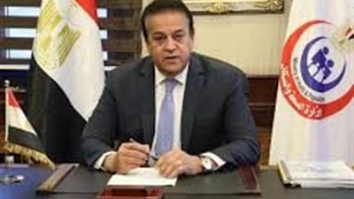 وزير الصحة يطمئن على مصابي عمليات العيون في الجيزة