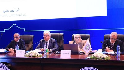 وزير التعليم العالي يوجه بسرعة إعلان نتائج الامتحانات 