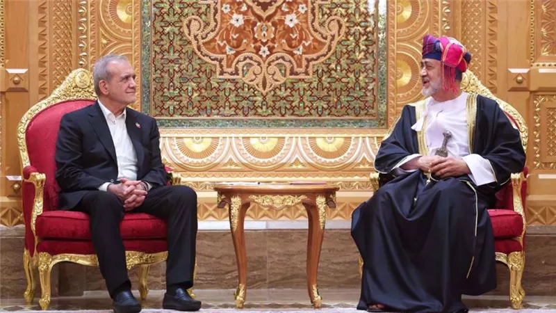الرئيس الإيراني: نقدر دور سلطنة عمان في عملية المفاوضات مع واشنطن