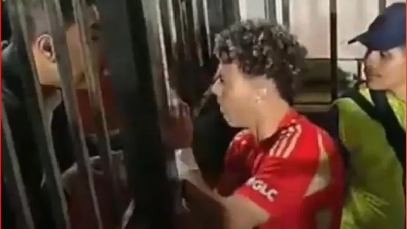 «افتح الباب عيب كدا».. تفاصيل مشادة إمام عاشور مع أمن ستاد القاهرة