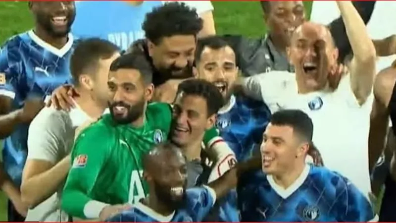 «سلملي على التروماي».. تعليق مثير من سيد عبد الحفيظ على احتفال بيراميدز بالدوري
