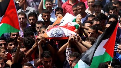 استشهاد 4 فلسطينيين في اقتحام مستودع أغذية تابع للأمم المتحدة