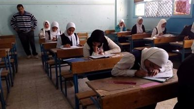 تسريب امتحانات الشهادة الإعدادية في عدد من المحافظات.. و«التعليم» تتحرك