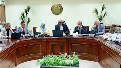 وزير التعليم يتابع سير امتحانات الدبلومات الفنية والشهادة الإعدادية