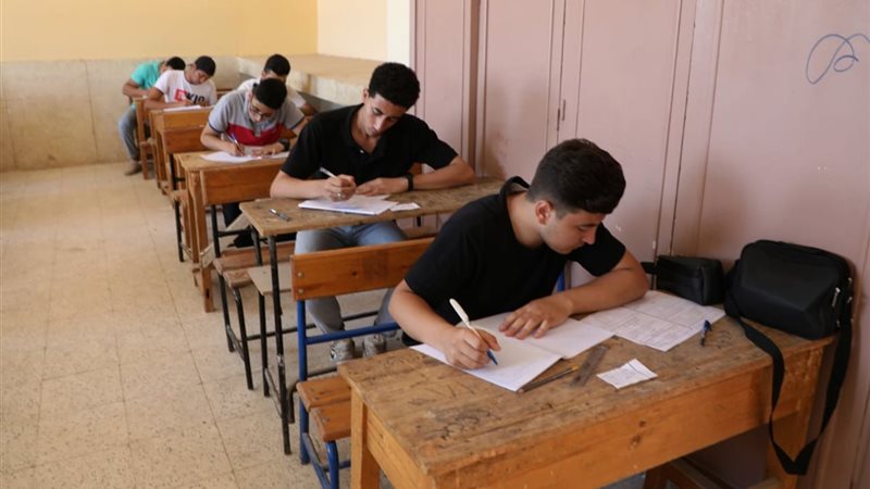 جانب من الامتحانات