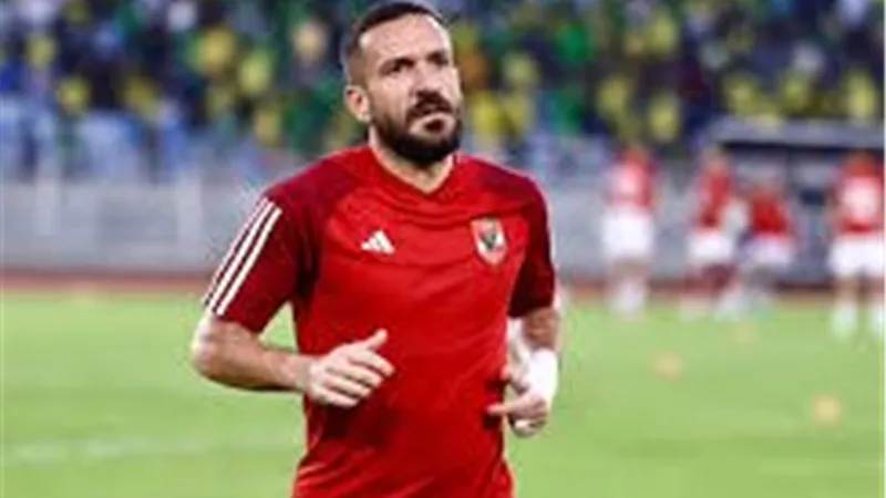 بعد مسيرته مع الأهلي.. علي معلول على رادار الصفاقسي التونسي