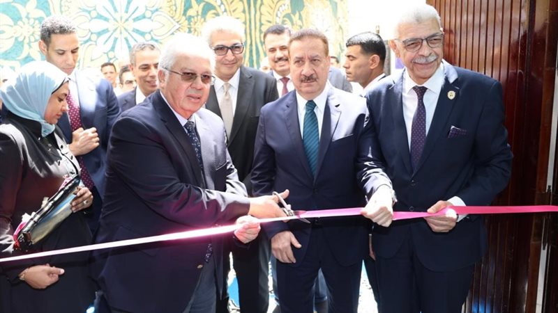 اثناء افتتاح المركز