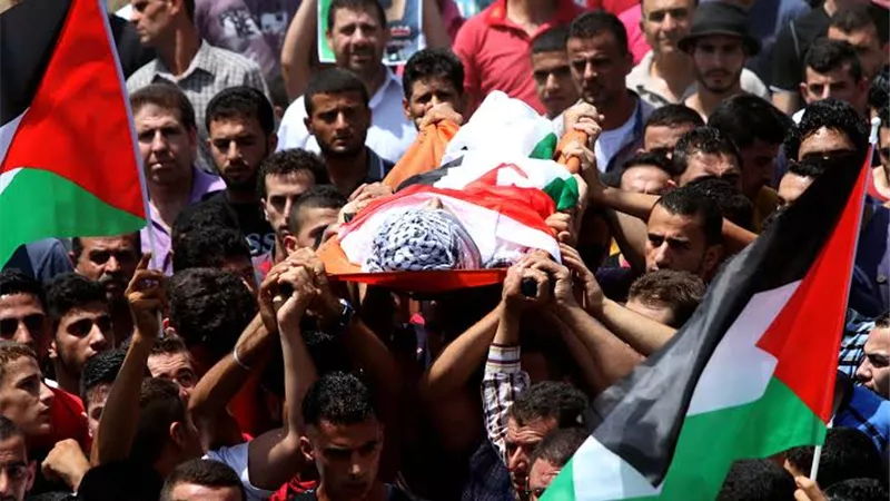 استشهاد 4 فلسطينيين في اقتحام مستودع أغذية تابع للأمم المتحدة