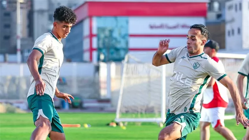 استعدادا لمواجهة فاركو.. حافلة الزمالك تصل إلى ملعب المباراة