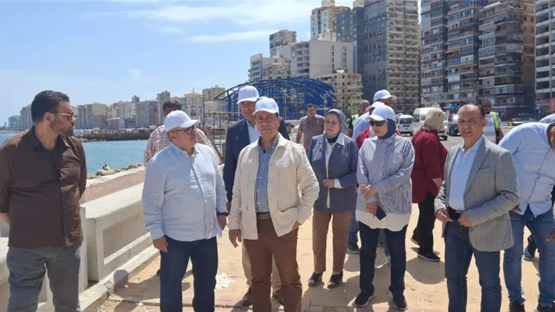 رئيس الجهاز المركزي للتعمير يتفقد مشروعات الطرق وتوسعة كورنيش الإسكندرية