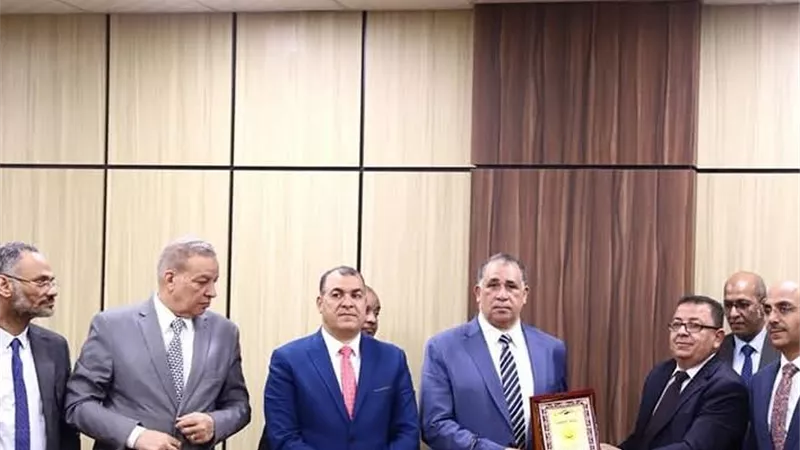 بروتوكول تعاون مشترك.. نقيب المحامين يزور حقوق أسيوط