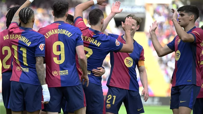  استعدادًا للموسم الجديد.. هل يضم برشلونة ثنائي مانشستر يونايتد وليفربول؟