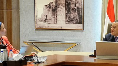 مدبولي يستعرض مع وزيرة البيئة حصاد عمل الوزارة من 2018 إلى 2025