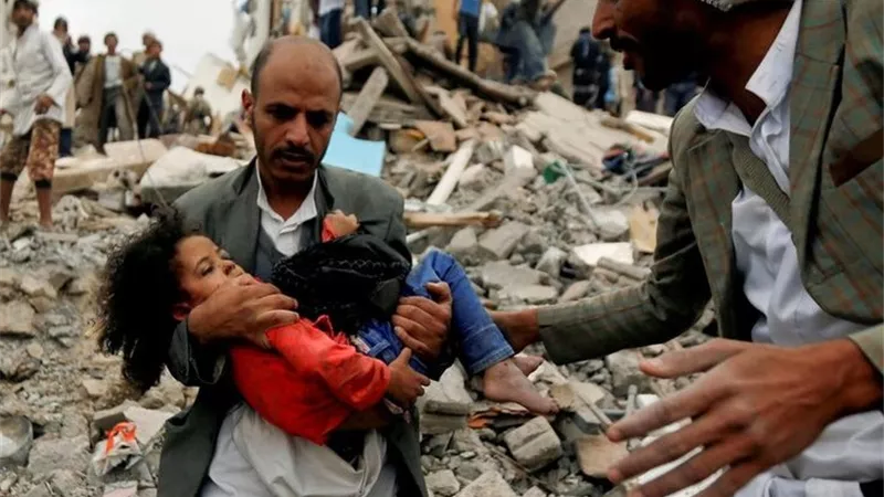 جريمة جديدة.. سقوط 7 شهداء في قصف جوي على حي الرمال بغزة