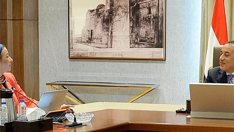مدبولي يستعرض مع وزيرة البيئة حصاد عمل الوزارة من 2018 إلى 2025