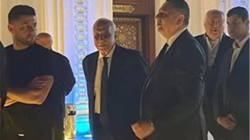 بالرغم من مرضه.. رئيس الزمالك يحضر عزاء والدة عمرو الجنايني