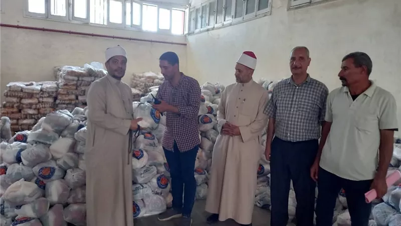 بشائر الخير.. الأوقاف توزع 2000 شنطة غذائية في كفر الشيخ